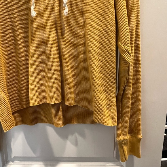 Abercrombie & Fitch Mustard Long Sleeve Tee - Picture 2 of 5